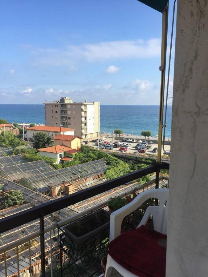 Ferienwohnung A Due Passi Dal Mare Vallecrosia Exterior foto
