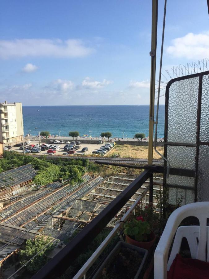 Ferienwohnung A Due Passi Dal Mare Vallecrosia Exterior foto