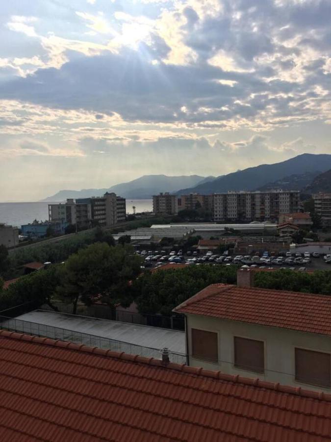 Ferienwohnung A Due Passi Dal Mare Vallecrosia Exterior foto